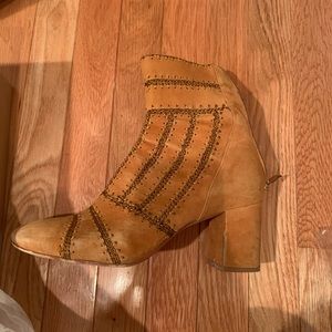 Alohas woman 8.5 ankle boots. Only wore once originally $250